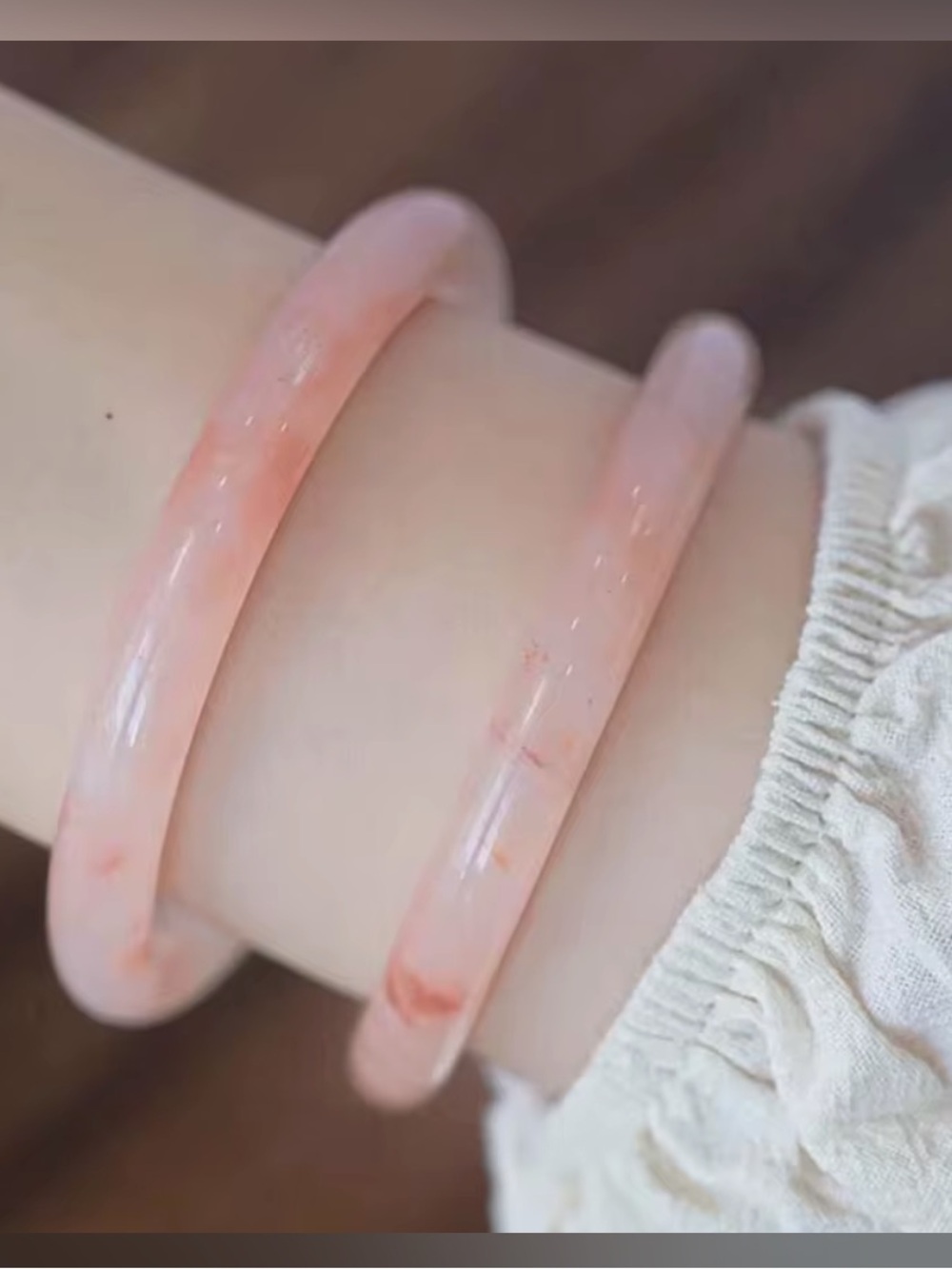 Elegant Pink Jade-Effect Glass Bangle Bracelet - Women